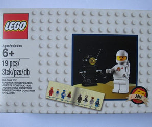 5002812 Classic Space Minifig